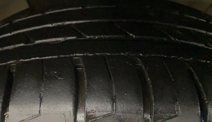 2022 Hyundai ALCAZAR PLATINUM 1.5 MT 7STR, Diesel, Manual, 80,331 km, Left Front Tyre Tread