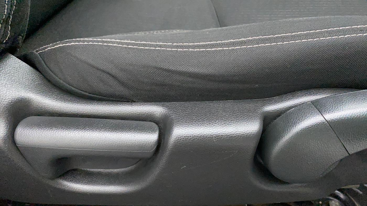 2017 Honda WR-V 1.5L I-DTEC VX MT, Diesel, Manual, 84,045 km, Driver Side Adjustment Panel