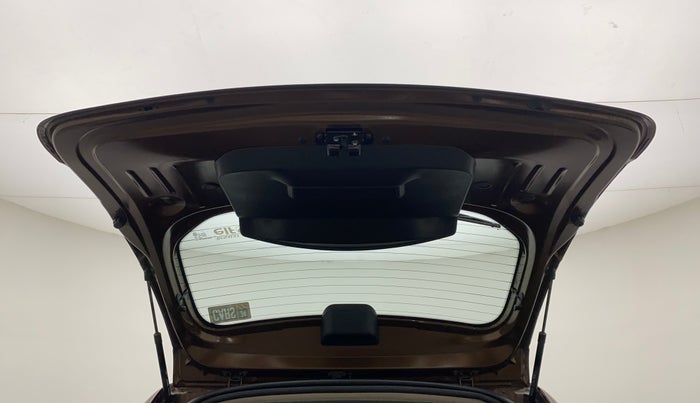 2017 Renault Duster RXS CVT, Petrol, Automatic, 80,423 km, Boot Door Open