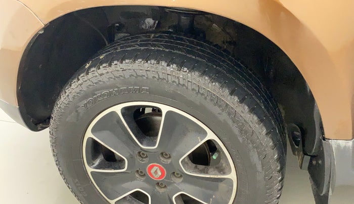 2017 Renault Duster RXS CVT, Petrol, Automatic, 80,423 km, Left fender - Lining loose