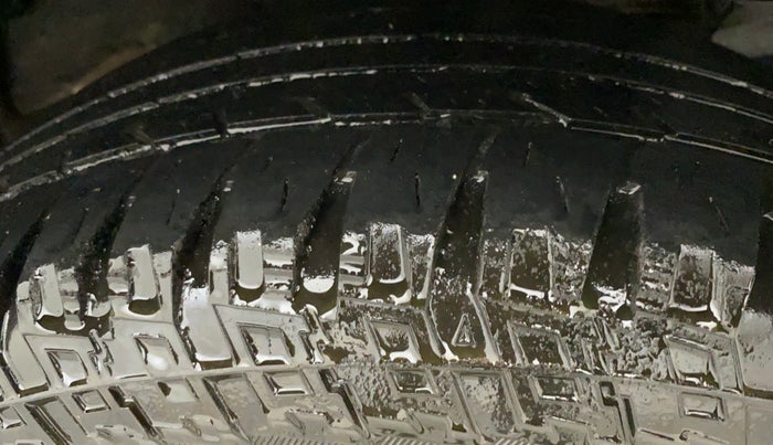 2017 Renault Duster RXS CVT, Petrol, Automatic, 80,423 km, Left Rear Tyre Tread