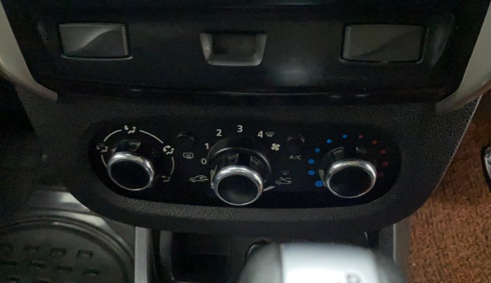 2017 Renault Duster RXS CVT, Petrol, Automatic, 80,423 km, AC Unit - Directional switch has minor damage