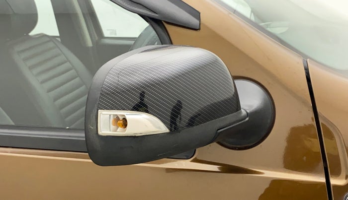 2017 Renault Duster RXS CVT, Petrol, Automatic, 80,423 km, Right rear-view mirror - Indicator light has minor damage
