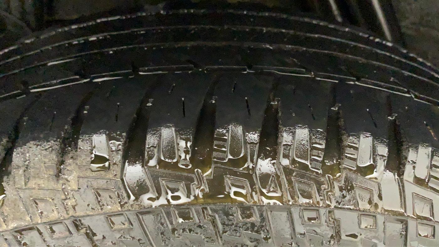 2017 Renault Duster RXS CVT, Petrol, Automatic, 80,423 km, Right Rear Tyre Tread
