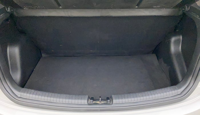 2017 Hyundai Grand i10 MAGNA 1.2 KAPPA VTVT, Petrol, Manual, 32,750 km, Boot Inside
