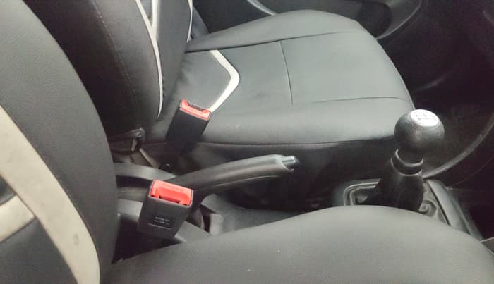 2013 Maruti Swift LXI, Petrol, Manual, 32,614 km, Gear Lever