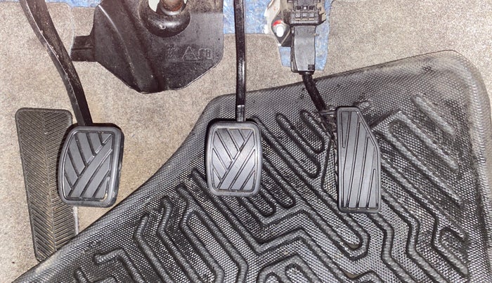 2023 Maruti Ertiga VXi (O), Petrol, Manual, 9,287 km, Pedals