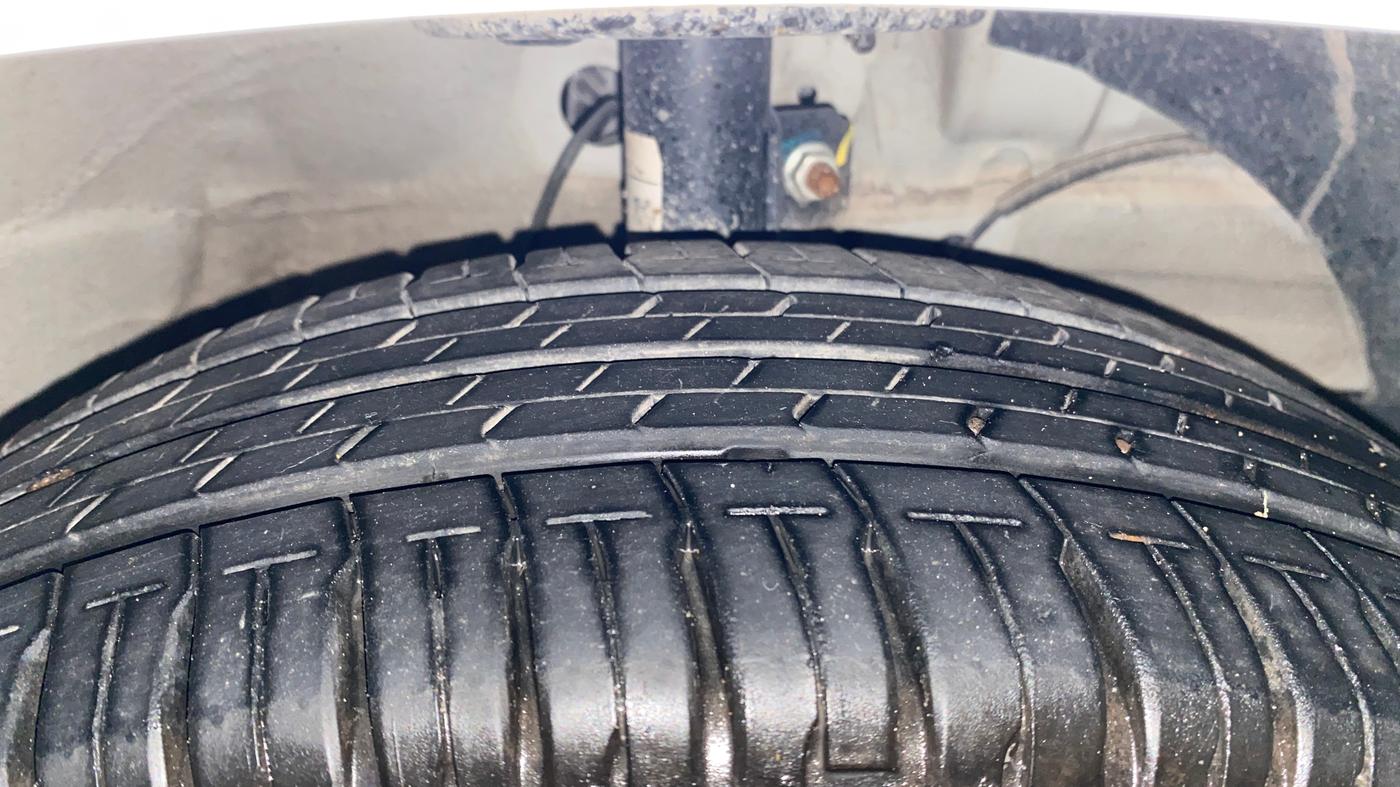 2023 Maruti Ertiga VXi (O), Petrol, Manual, 9,287 km, Right Front Tyre Tread