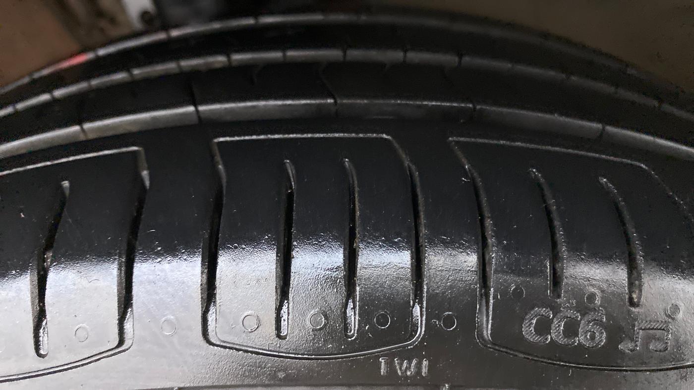 2017 Volkswagen Polo HIGHLINE1.2L PETROL, Petrol, Manual, 44,066 km, Right Front Tyre Tread