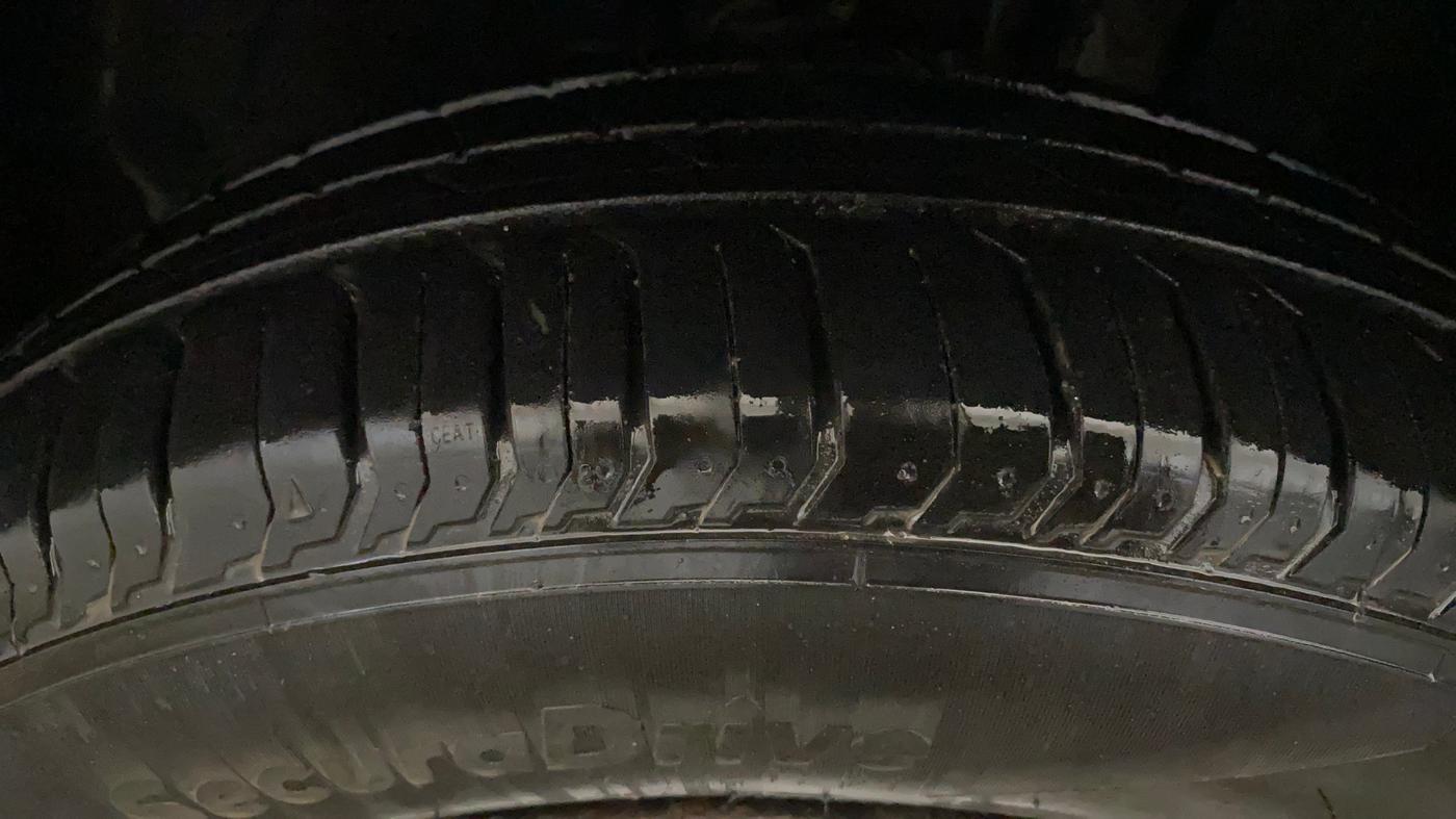 2024 Tata PUNCH ADVENTURE AMT, Petrol, Automatic, 8,174 km, Left Front Tyre Tread