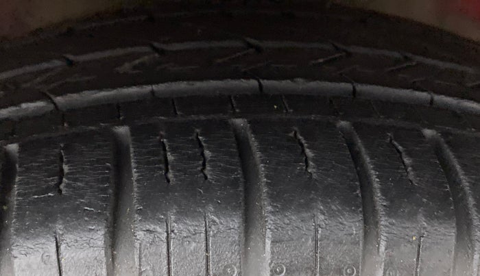 2016 Honda Brio 1.2 S MT I VTEC, Petrol, Manual, 20,115 km, Right Rear Tyre Tread