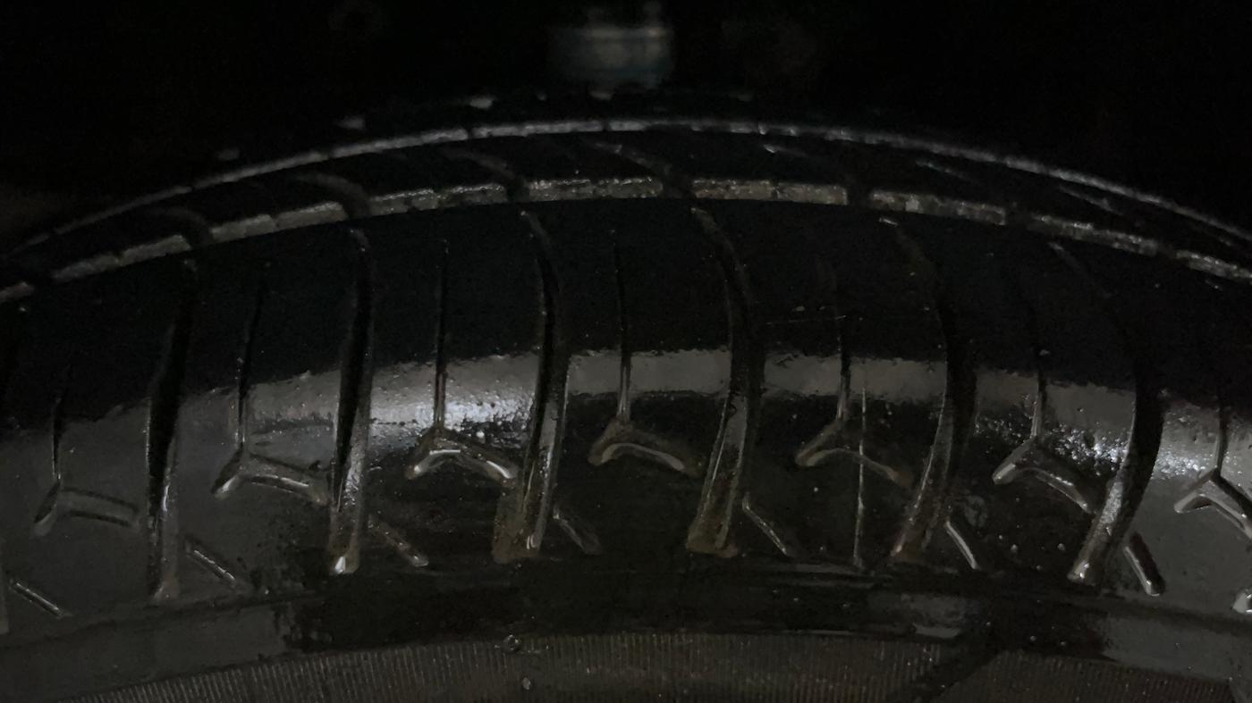 2019 Maruti New Wagon-R LXI CNG 1.0, CNG, Manual, 87,896 km, Right Front Tyre Tread
