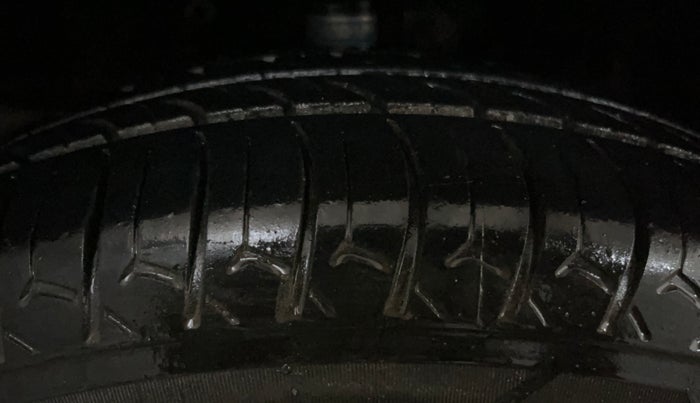 2019 Maruti New Wagon-R LXI CNG 1.0, CNG, Manual, 87,834 km, Right Front Tyre Tread