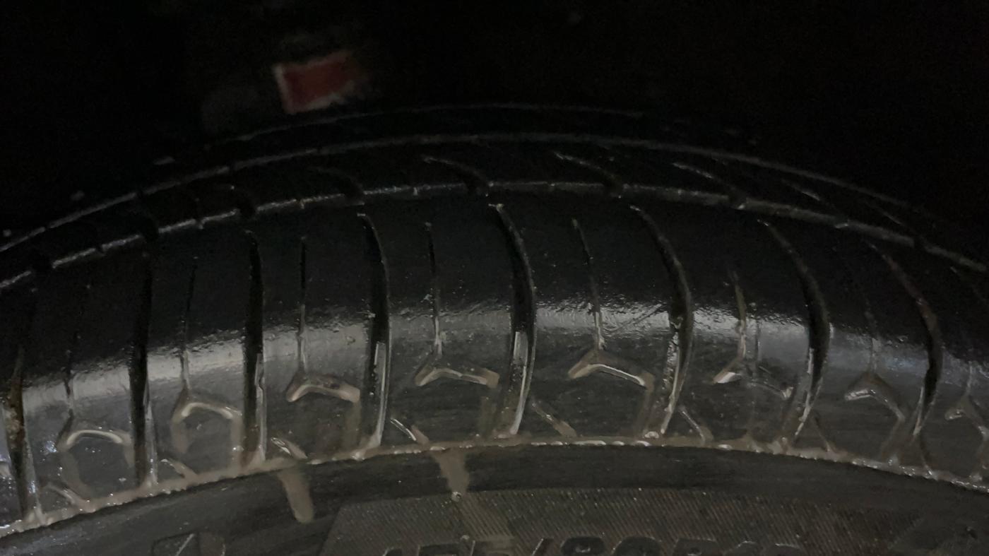 2019 Maruti New Wagon-R LXI CNG 1.0, CNG, Manual, 87,896 km, Left Front Tyre Tread
