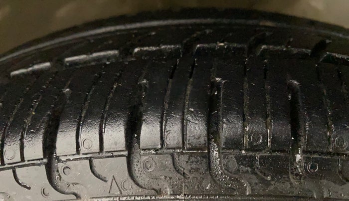 2013 Maruti Wagon R 1.0 LXI CNG, CNG, Manual, 1,15,002 km, Right Front Tyre Tread