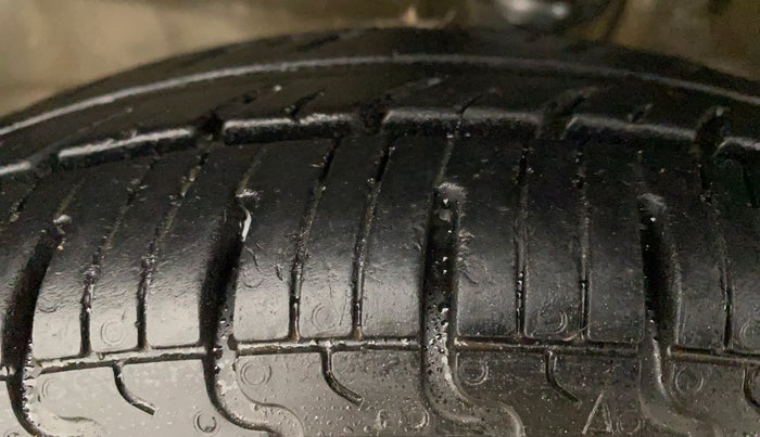 2013 Maruti Wagon R 1.0 LXI CNG, CNG, Manual, 1,15,002 km, Left Front Tyre Tread
