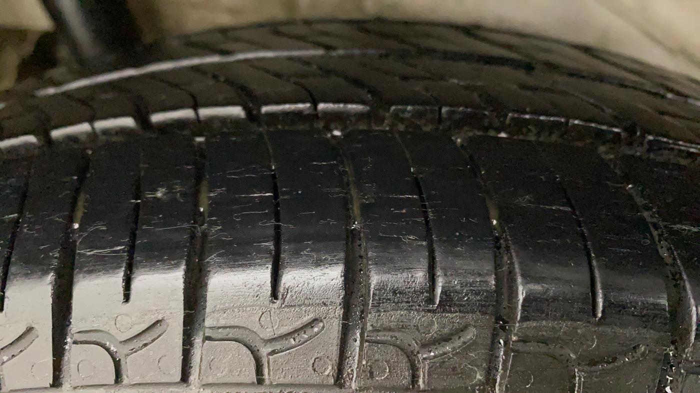 2013 Maruti Wagon R 1.0 LXI CNG, CNG, Manual, 1,15,002 km, Right Rear Tyre Tread