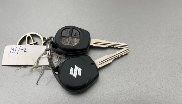 2020 Maruti Vitara Brezza LXI, Petrol, Manual, 59,889 km, Key Close Up