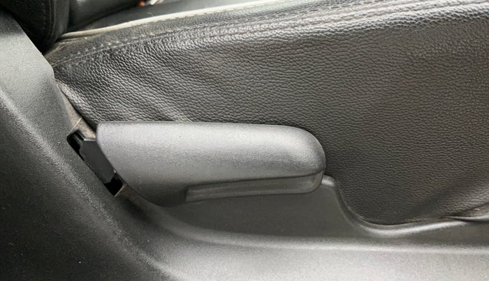 2020 Maruti Vitara Brezza LXI, Petrol, Manual, 59,889 km, Driver Side Adjustment Panel