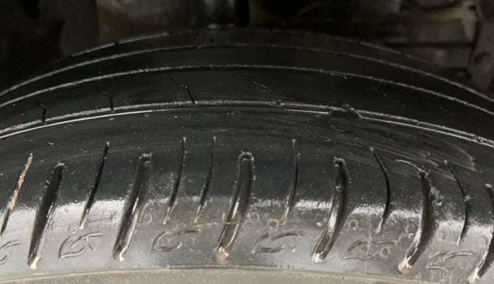 2020 Maruti Vitara Brezza LXI, Petrol, Manual, 59,889 km, Right Front Tyre Tread