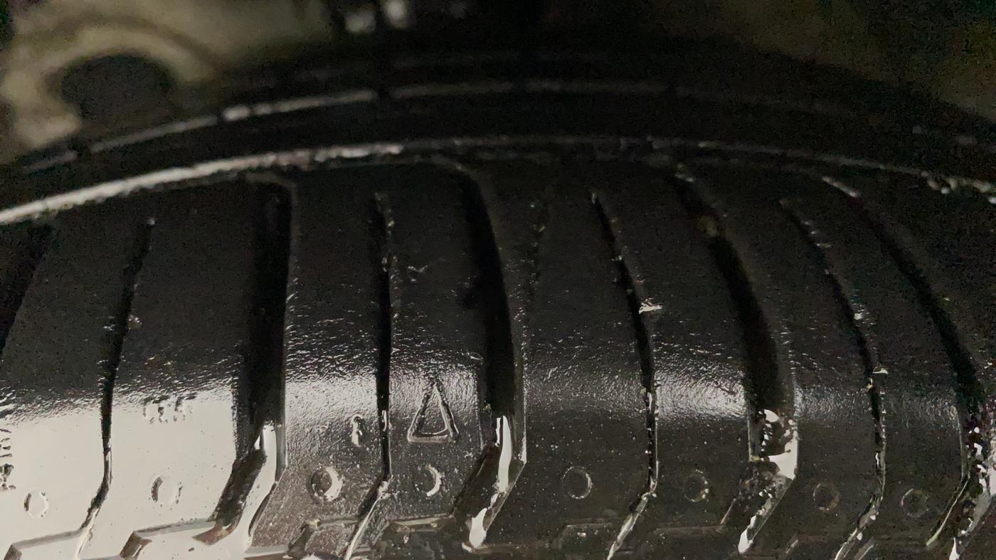 2013 Hyundai Verna FLUIDIC 1.6 CRDI SX, Diesel, Manual, 1,15,113 km, Left Front Tyre Tread