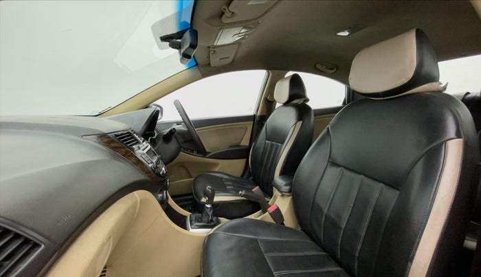 2013 Hyundai Verna FLUIDIC 1.6 CRDI SX, Diesel, Manual, 1,15,113 km, Right Side Front Door Cabin