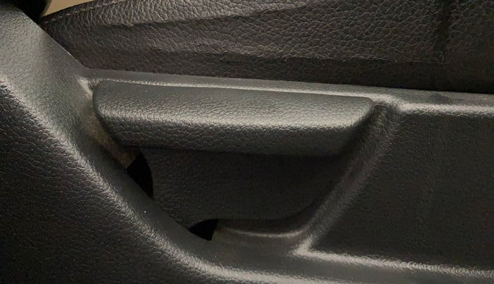 2016 Hyundai Eon ERA +, Petrol, Manual, 36,637 km, Driver Side Adjustment Panel