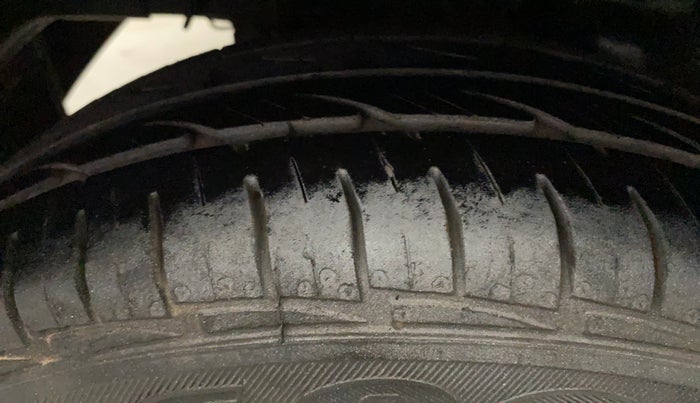 2016 Hyundai Eon ERA +, Petrol, Manual, 36,637 km, Right Rear Tyre Tread