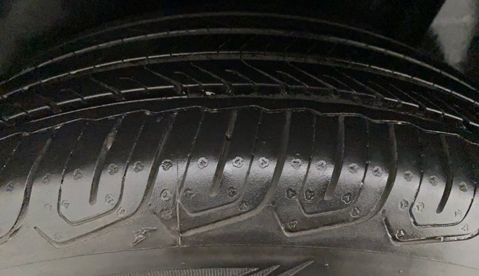 2021 Volkswagen TAIGUN HIGHLINE 1.0 TSI AT, Petrol, Automatic, 8,581 km, Right Rear Tyre Tread