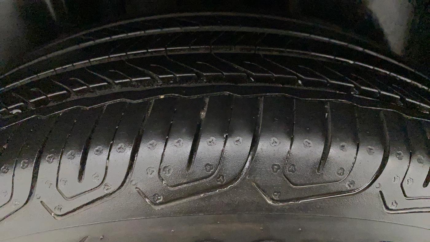 2021 Volkswagen TAIGUN HIGHLINE 1.0 TSI AT, Petrol, Automatic, 8,581 km, Right Front Tyre Tread