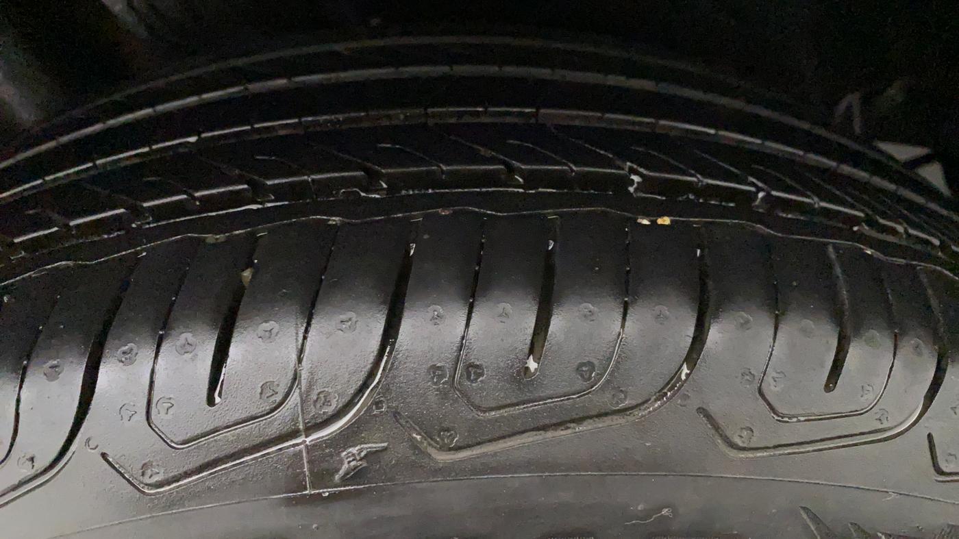 2021 Volkswagen TAIGUN HIGHLINE 1.0 TSI AT, Petrol, Automatic, 8,581 km, Left Front Tyre Tread