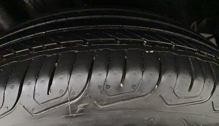 2021 Volkswagen TAIGUN HIGHLINE 1.0 TSI AT, Petrol, Automatic, 8,581 km, Left Front Tyre Tread