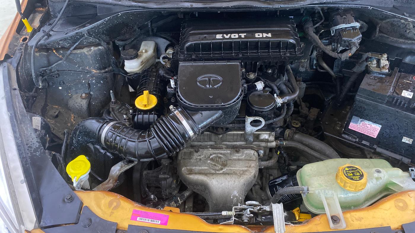 2018 Tata Tiago XT PETROL, Petrol, Manual, 25,547 km, Engine View - Right