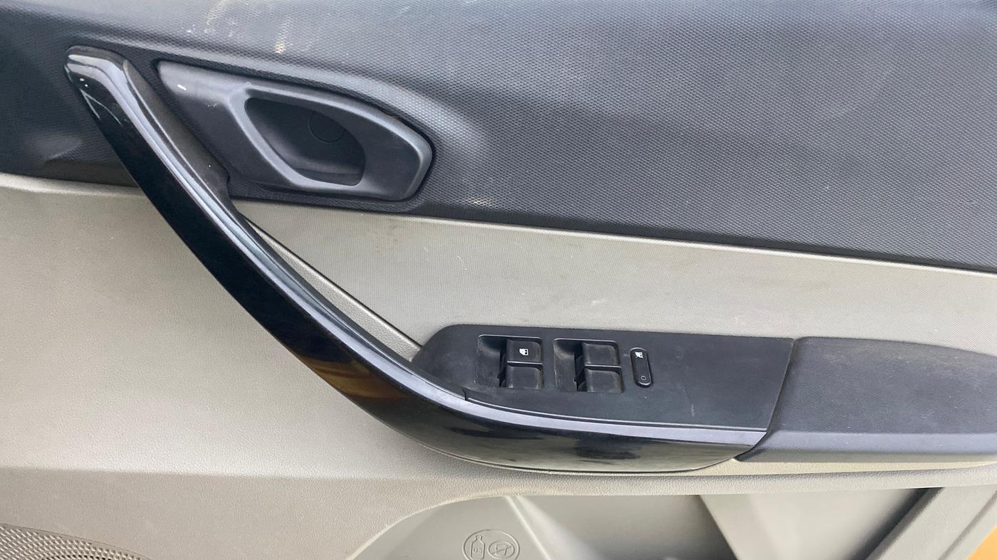 2018 Tata Tiago XT PETROL, Petrol, Manual, 25,547 km, Driver Side Door Panels Control
