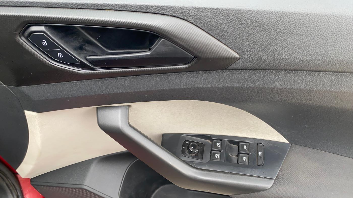 2022 Volkswagen TAIGUN COMFORTLINE 1.0 TSI MT, Petrol, Manual, 41,944 km, Driver Side Door Panels Control