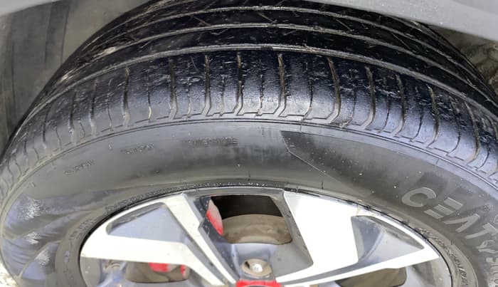 2020 KIA SONET GTX PLUS 1.5, Diesel, Manual, 81,168 km, Left Front Tyre Tread