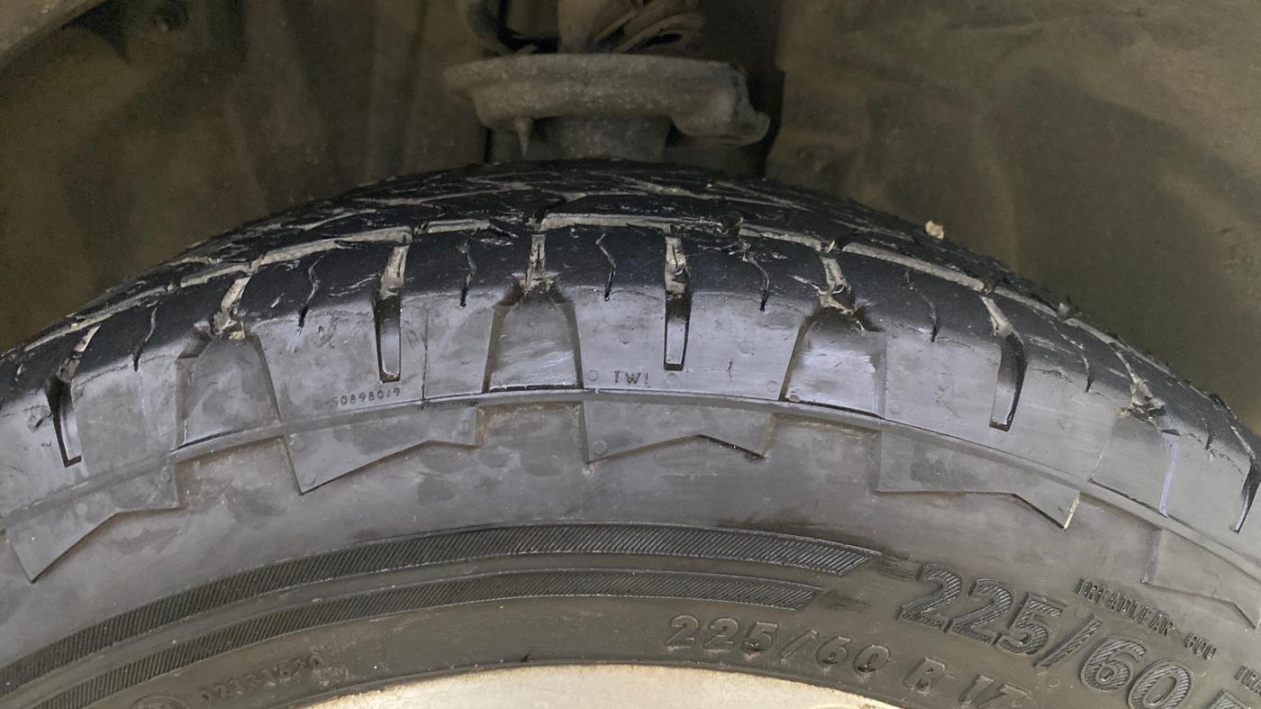 2017 Jeep Compass LIMITED 1.4 PETROL AT, Petrol, Automatic, 70,658 km, Right Front Tyre Tread