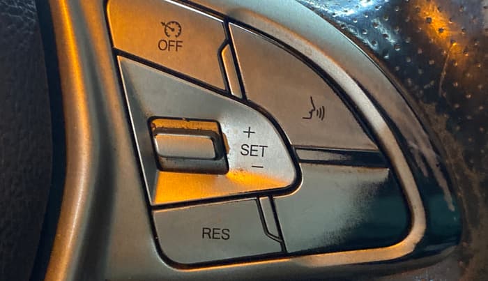2021 Mahindra XUV300 W8 (O) 1.2 PETROL, Petrol, Manual, 93,983 km, Adaptive Cruise Control