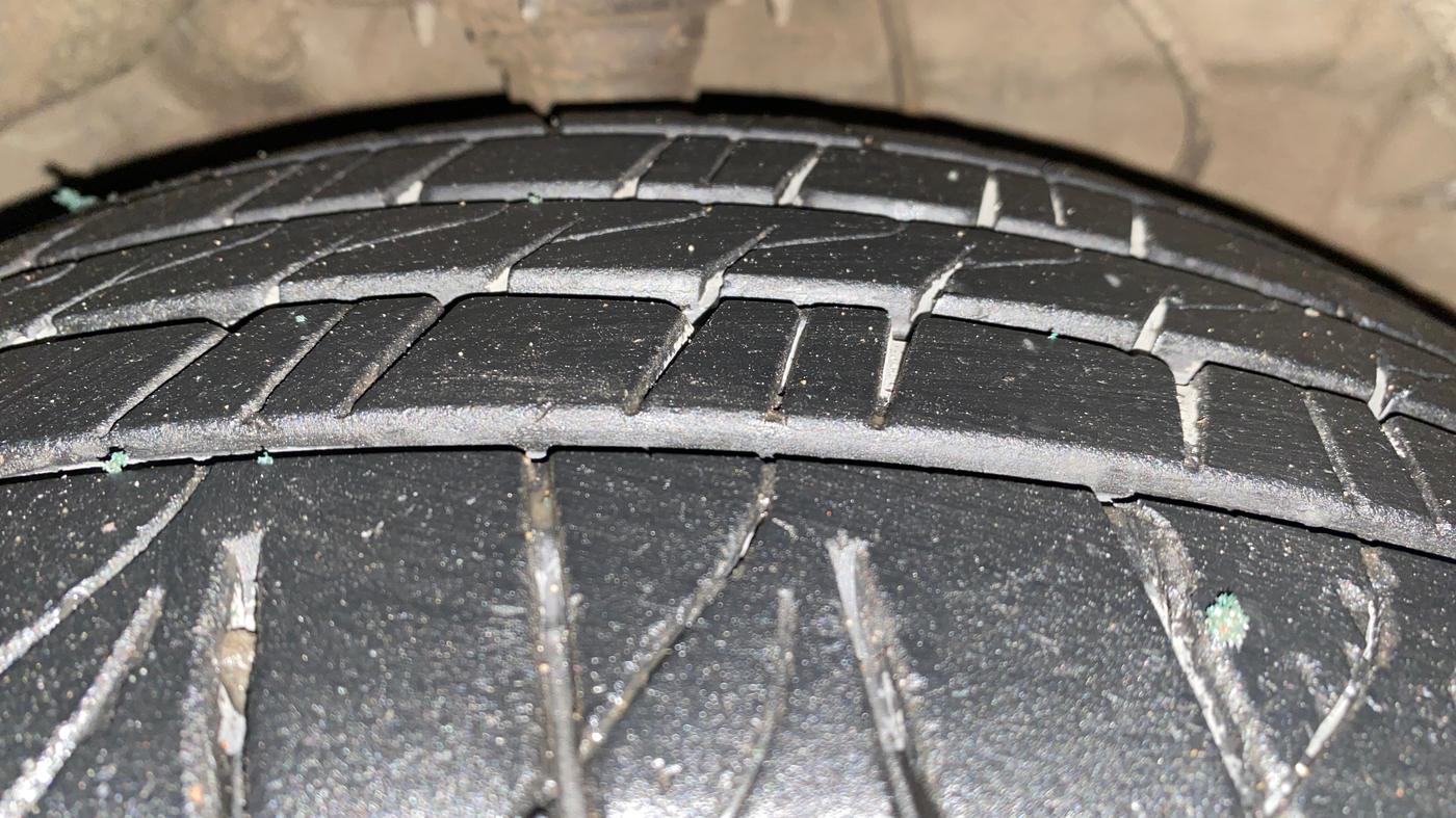 2021 Mahindra XUV300 W8 (O) 1.2 PETROL, Petrol, Manual, 93,933 km, Right Front Tyre Tread