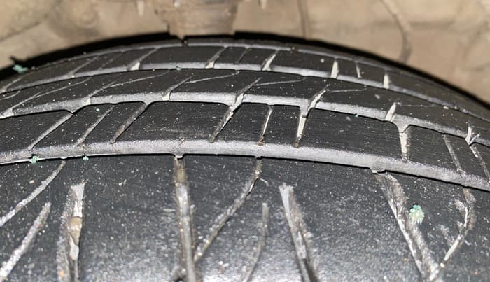 2021 Mahindra XUV300 W8 (O) 1.2 PETROL, Petrol, Manual, 93,983 km, Right Front Tyre Tread