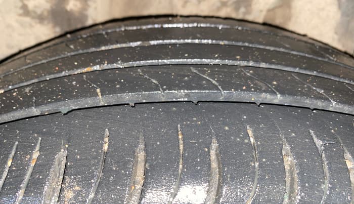 2021 Mahindra XUV300 W8 (O) 1.2 PETROL, Petrol, Manual, 93,983 km, Right Rear Tyre Tread
