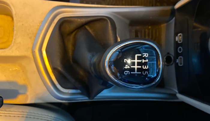 2021 Mahindra XUV300 W8 (O) 1.2 PETROL, Petrol, Manual, 93,983 km, Gear Lever