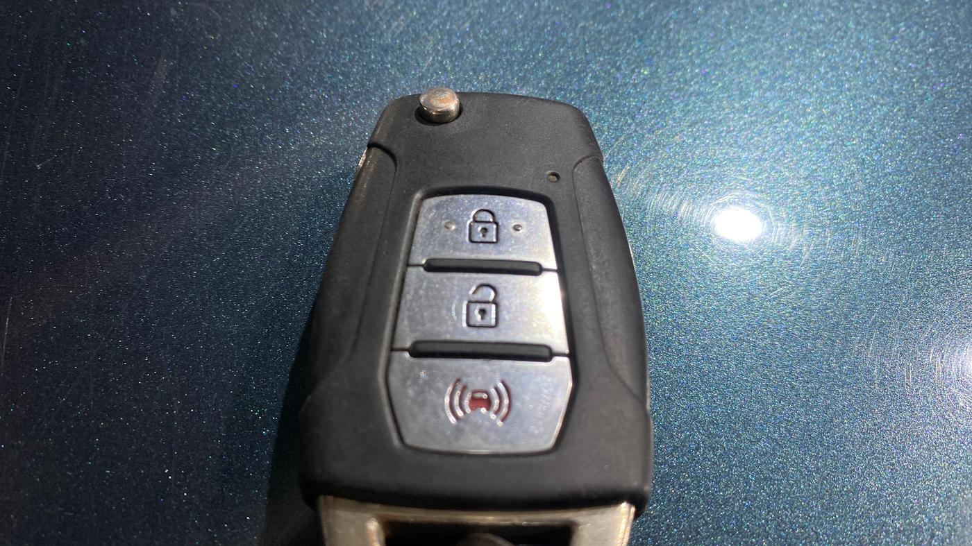 2021 Mahindra XUV300 W8 (O) 1.2 PETROL, Petrol, Manual, 93,933 km, Key Close Up