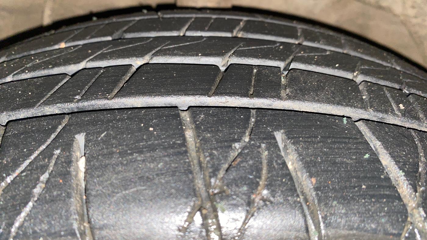 2021 Mahindra XUV300 W8 (O) 1.2 PETROL, Petrol, Manual, 93,933 km, Left Front Tyre Tread