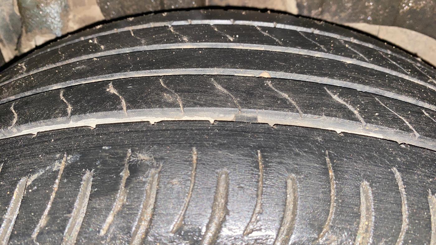 2021 Mahindra XUV300 W8 (O) 1.2 PETROL, Petrol, Manual, 93,933 km, Left Rear Tyre Tread