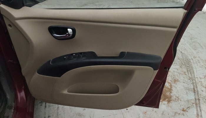 2014 Hyundai i10 SPORTZ 1.1, Petrol, Manual, 75,832 km, Driver Side Door Panels Control