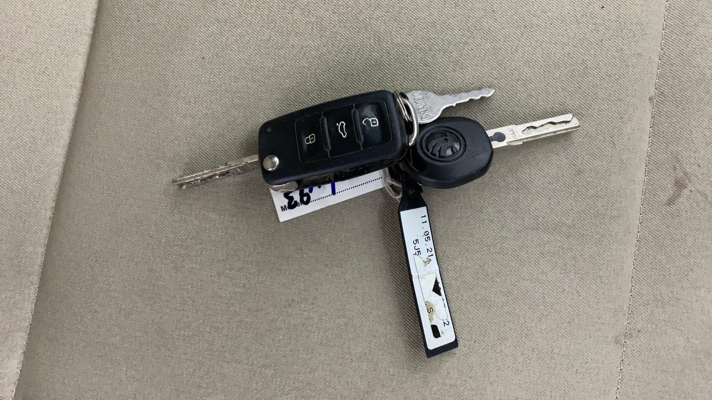 2021 Skoda Rapid 1.0 AMBITION TSI MT, Petrol, Manual, 59,828 km, Key Close Up