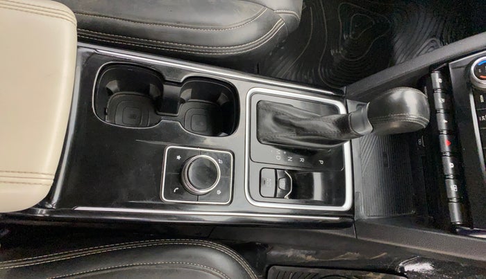 2022 Mahindra XUV700 AX 7 LUXURY P AT 7 STR, Petrol, Automatic, 38,547 km, Gear Lever