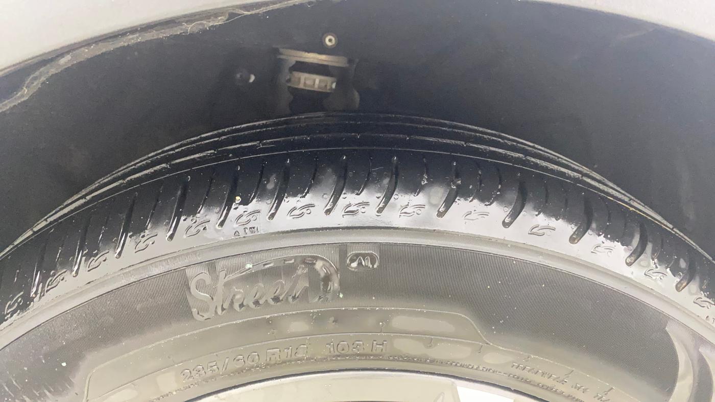 2022 Mahindra XUV700 AX 7 LUXURY P AT 7 STR, Petrol, Automatic, 38,547 km, Right Rear Tyre Tread