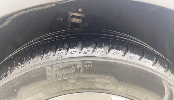 2022 Mahindra XUV700 AX 7 LUXURY P AT 7 STR, Petrol, Automatic, 38,547 km, Right Rear Tyre Tread